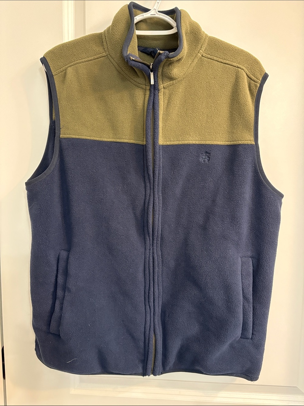 Mens Fleece Vest. Brooks brothers. XL. Blue and green.